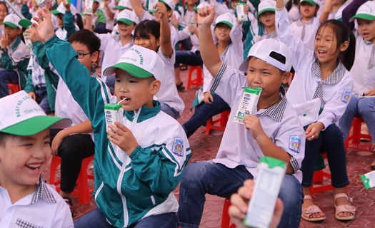 Hơn 200 trường mầm non, tiểu học tại Hà Nam tham gia chương trình sữa học đường